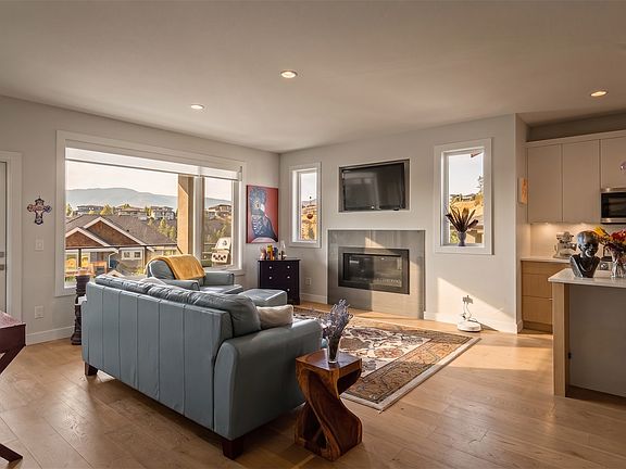 4th image of 1349 Rocky Point Dr #8