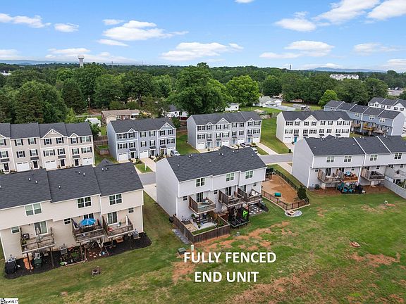 3rd image of 220 Brooklane Ct
