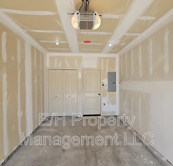 2146 N Woodlawn Blvd — Photo 45