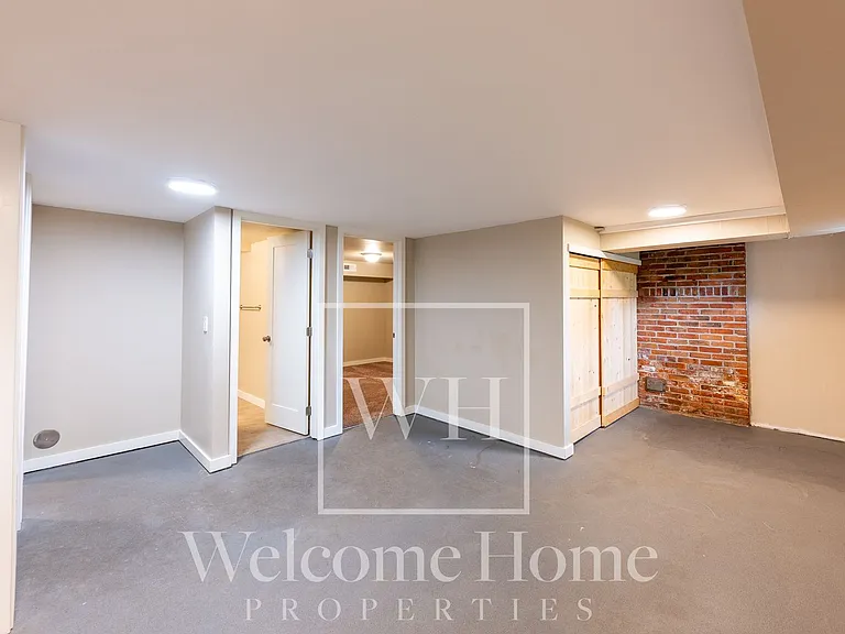 334 E Chestnut St — Photo 27