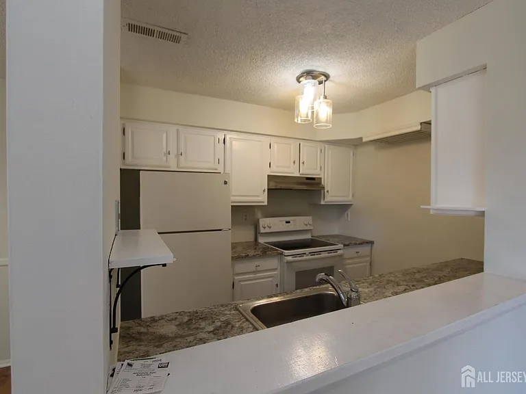 1915 Aspen Dr — Photo 7
