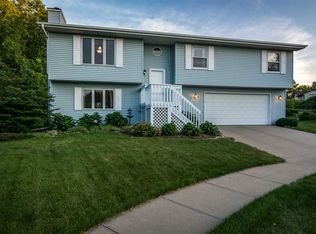 913 Aspen Ct, Iowa City, IA 52240