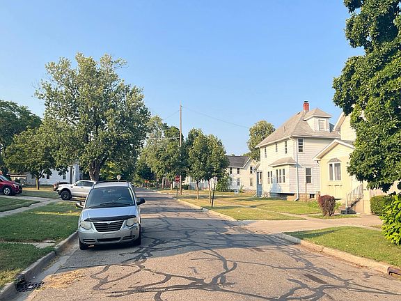 4th image of 720 Smith St