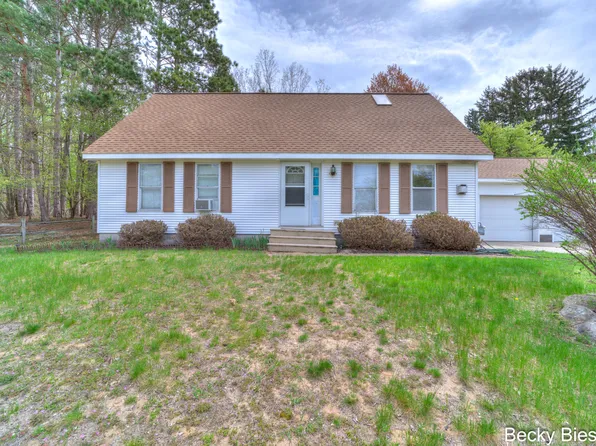 823 Warner St, Whitehall, MI 49461