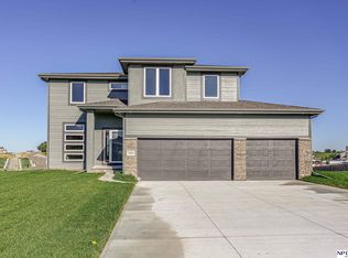 7626 Kilpatrick Pkwy, Bennington, NE 68007