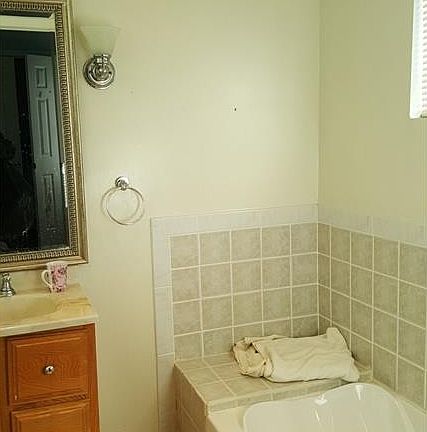 5th image of 1130 N Sheffield Ave