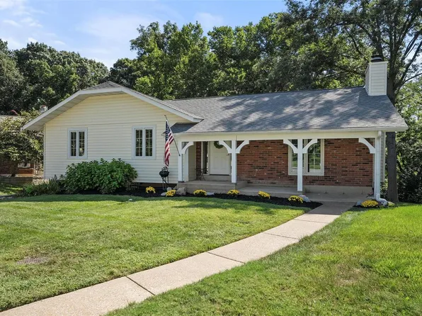 1270 Weatherby Dr, Saint Louis, MO 63146