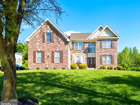 28 Autumnwood Ln, Mount Laurel, NJ 08054