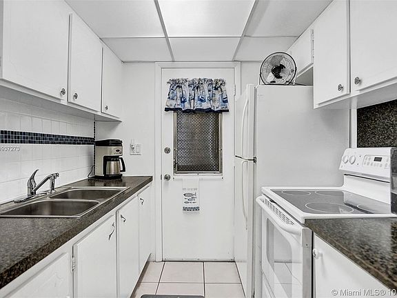 4th image of 17050 NE 14th Ave APT 207