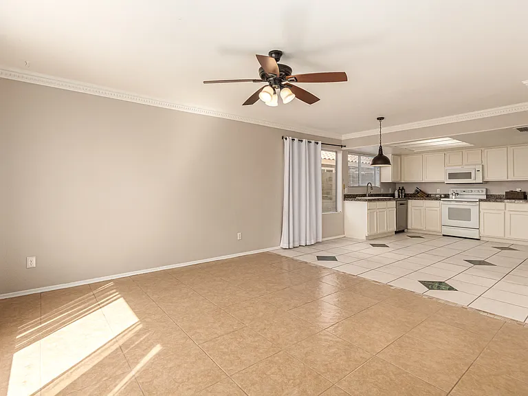 3223 E Poinsettia Dr — Photo 13