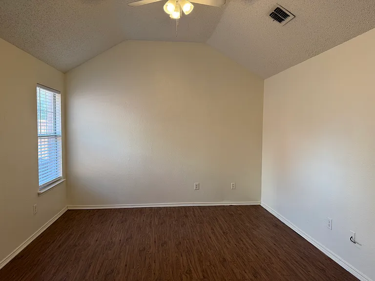 917 Dawson St — Photo 5