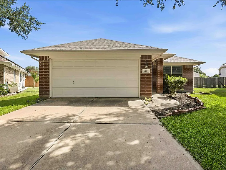 4718 Lonestone Cir — Photo 1
