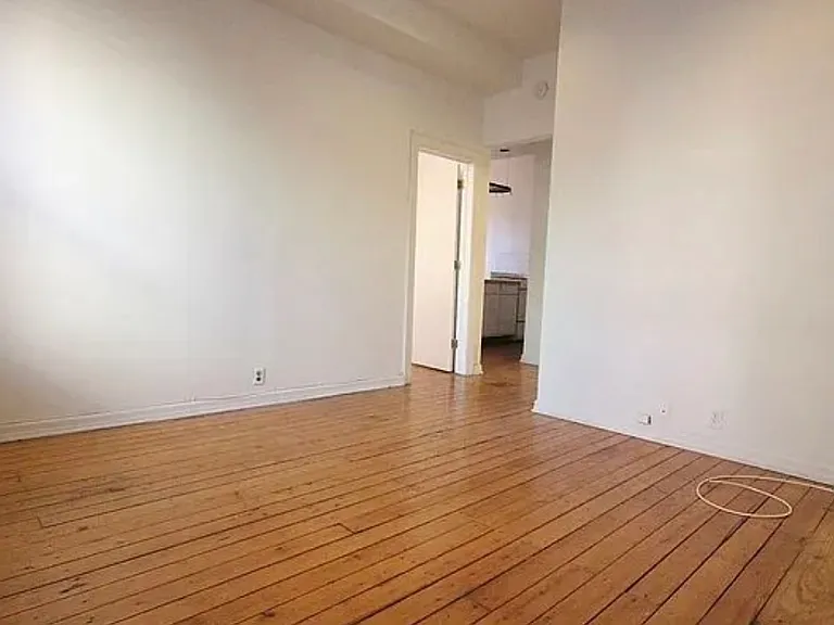 154 N 8th St #2 — Photo 3