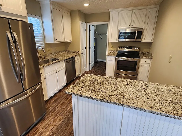 2702 N Railroad St — Photo 11
