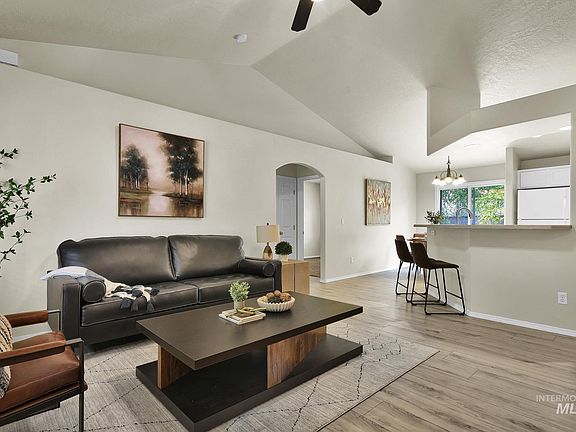 4th image of 3709 N Lezana
