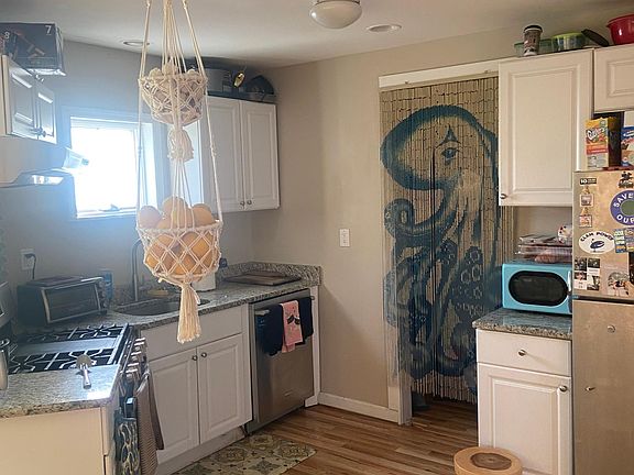 3rd image of 64 Railroad Ave APT 1A