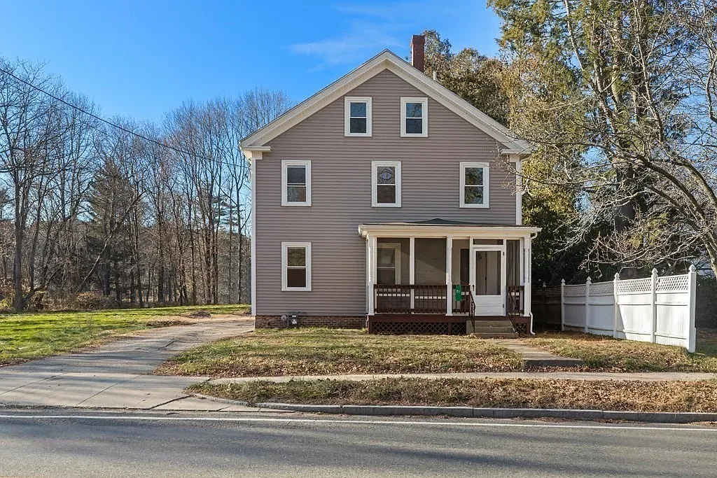 3 bed, 1.5 bath, 2100 sqft, $3,400 — Photo 1