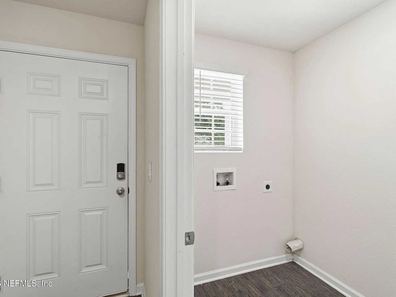 4 bed, 2.0 bath, 1919 sqft, $2,300 — Photo 3