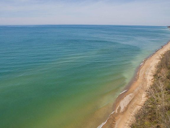 5th image of 860 Lake Michigan Dr