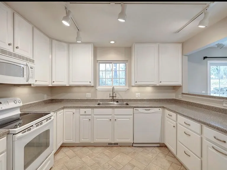 3821 S Cramer Cir — Photo 17