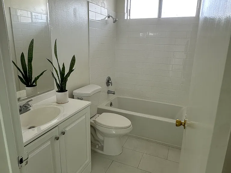 8416 1/2 Mission Dr — Photo 9