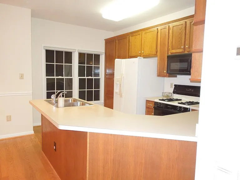 3945 Kathryn Jean Ct — Photo 3