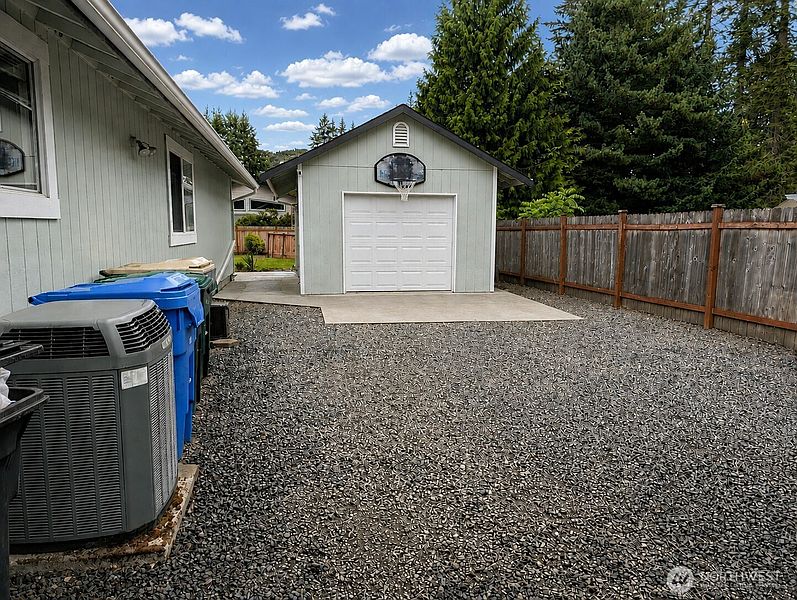 4th image of 6809 Lazy Street SW