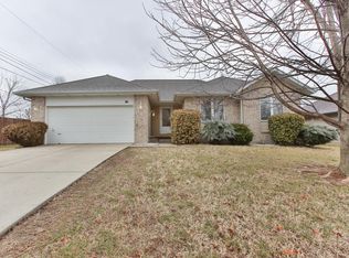 677 W Grayrock Dr, Springfield, MO 65810