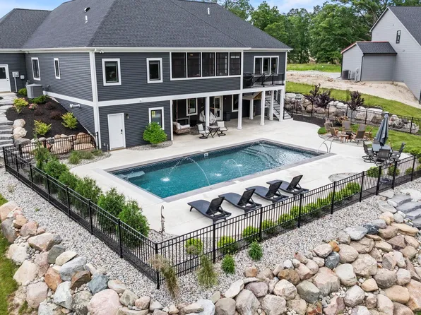 18058 Tullymore Ln, Leo, IN 46765