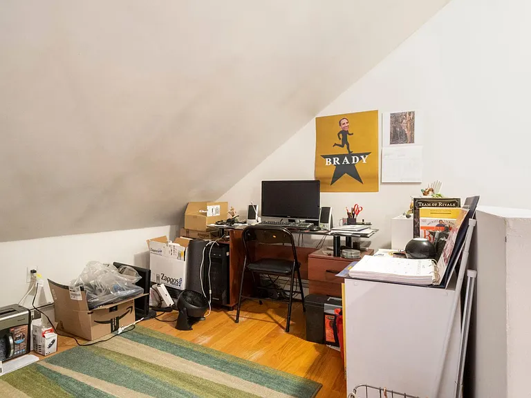 224 W 5th St #2 — Photo 12