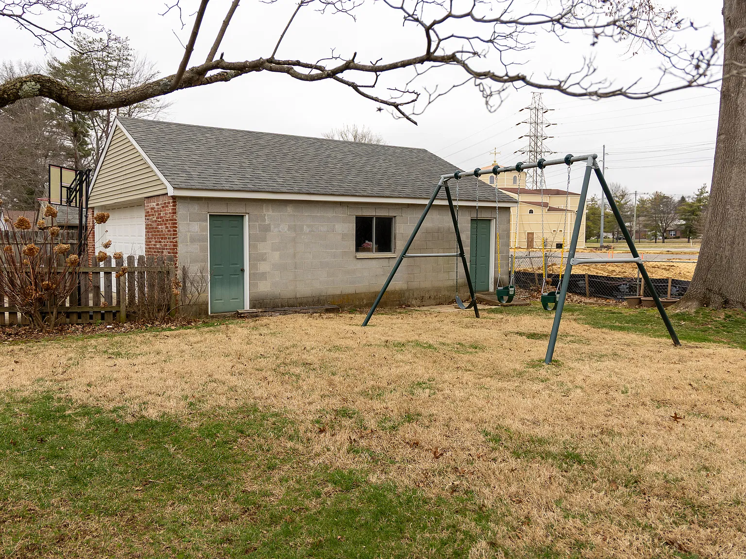 3 bed, 1200 sqft, $2,200 — Photo 2