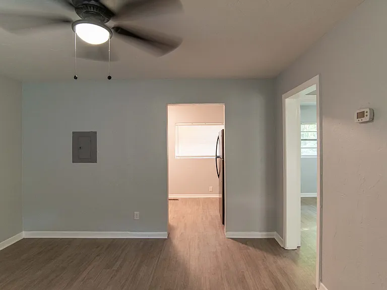 1343 Charlotte St — Photo 5