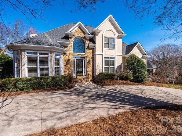 308 41st Avenue Pl NW, Hickory, NC 28601