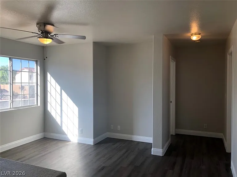916 Clubview Dr — Photo 6