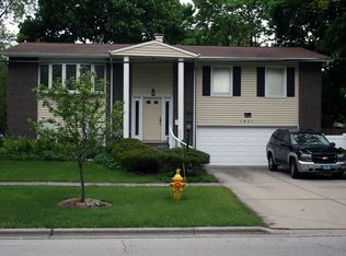 1601 W Willow Ln, Mount Prospect, IL 60056