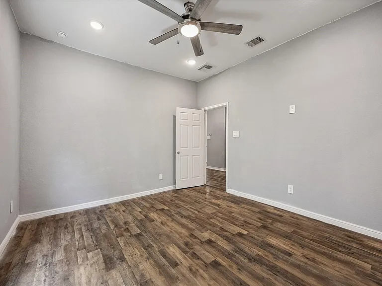 3025 Drew St — Photo 13