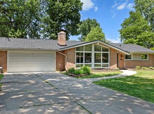 476 Kirk Lane Dr, Troy, MI