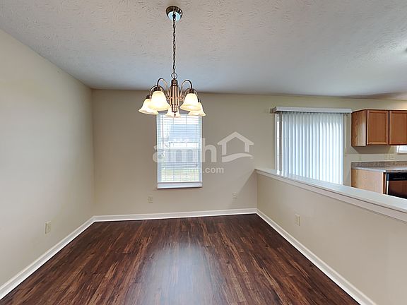 4th image of 1009 W Muskegon Dr