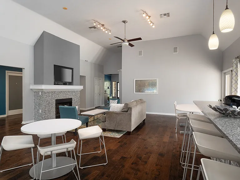 Stoneridge Apartments — Photo 9