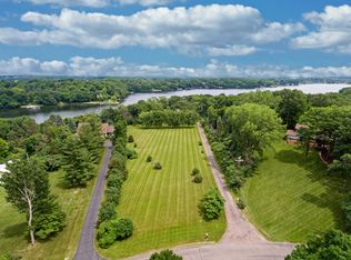 800 N Arm Dr, Mound, MN 55364