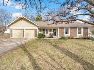 405 NE Dogwood Ln, Lees Summit, MO 64086