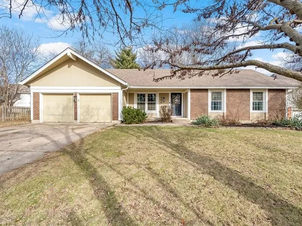 405 NE Dogwood Ln, Lees Summit, MO 64086