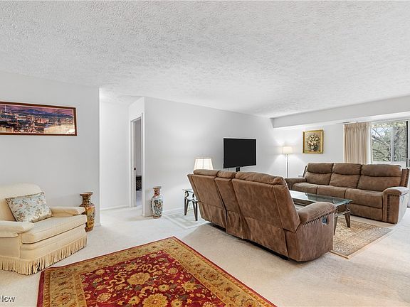 5th image of 520 Meredith Ln APT 417
