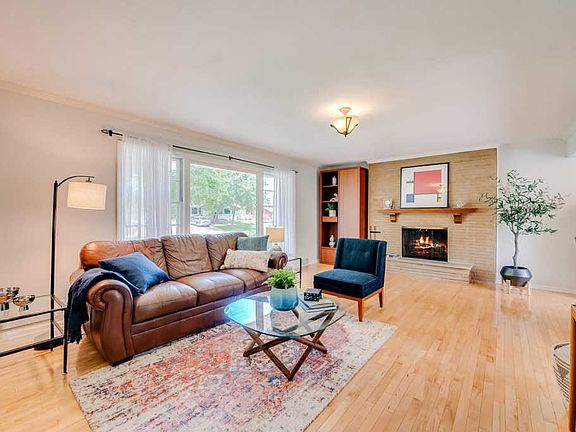 4th image of 6925 Hillcrest Ln