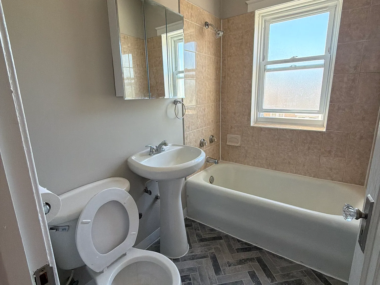 1 bed, 600 sqft, $1,200 — Photo 3