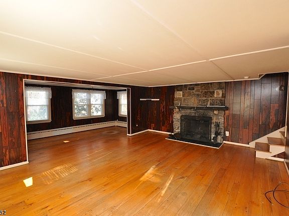 4th image of 10 Shady Ln