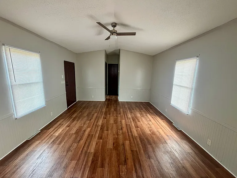 107 Crabapple Ln — Photo 10