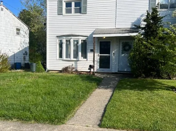 1554 Valley Rd, Bethlehem, PA 18018