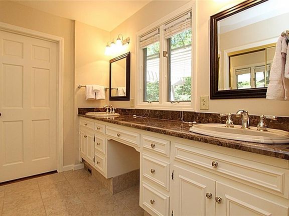 4th image of 39 Mallard Cove Cir