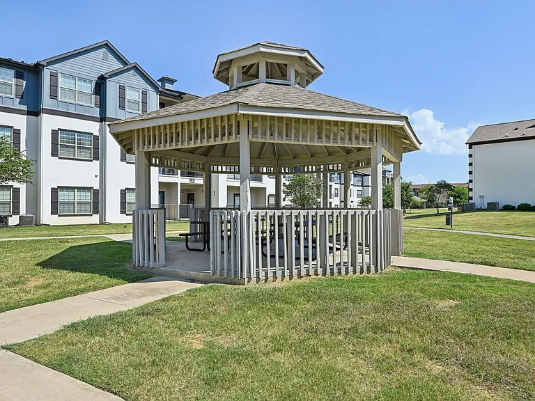 Riverside Apartments — Photo 27